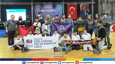 ÖZEL ÇAĞDAŞ OKULLARI OLARAK ESKİŞEHİR’İ TEMSİL ETTİĞİMİZ ULUSLARARASI VEX ROBOTICS TURNUVASI’DAN ÖDÜL İLE DÖNÜYORUZ!