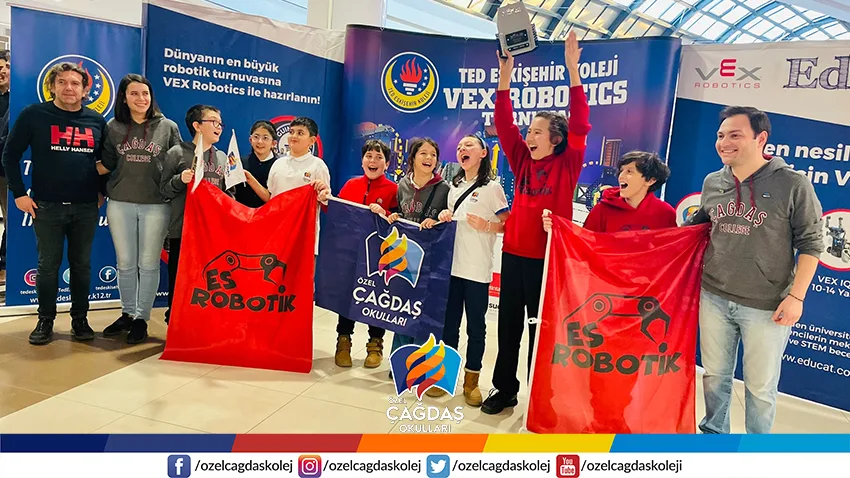 VEX ROBOTICS ESKİŞEHİR TURNUVASINDA ÖZEL ÇAĞDAŞ OKULLARINA ÖDÜL!